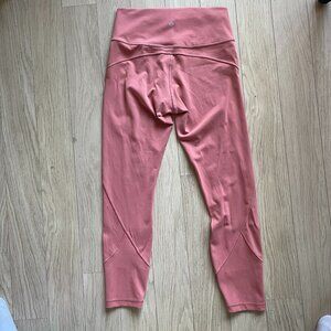 Wunder Under Scalloped Hem High-Rise Crop Luxtreme